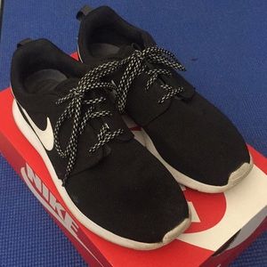 Black/White Rose Run